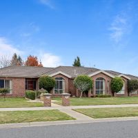 2 Argyle Crescent Lucas VIC 3350