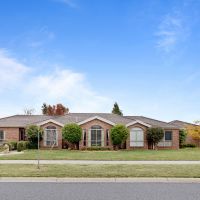 2 Argyle Crescent Lucas VIC 3350