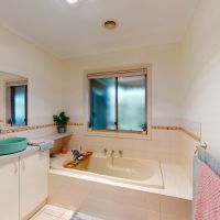 2 Argyle Crescent Lucas VIC 3350