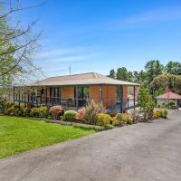 16 Forest Ave Hepburn Springs VIC 3461