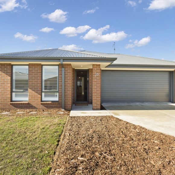 23 Racecourse Crescent DALYSTON VIC 3992