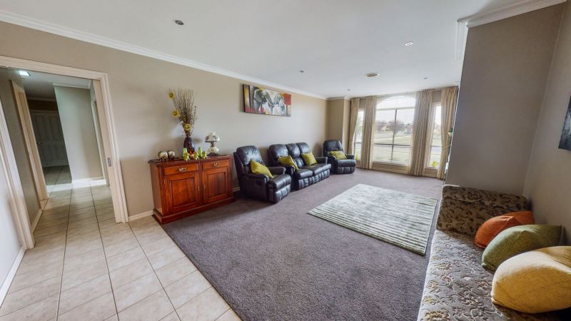 2 Argyle Crescent Lucas VIC 3350 