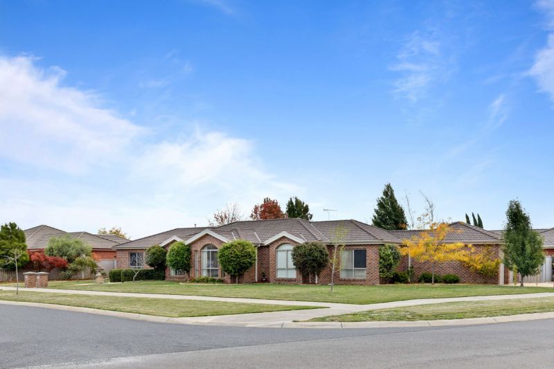 2 Argyle Crescent Lucas VIC 3350 