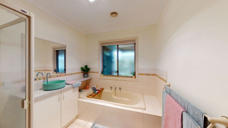 2 Argyle Crescent Lucas VIC 3350 
