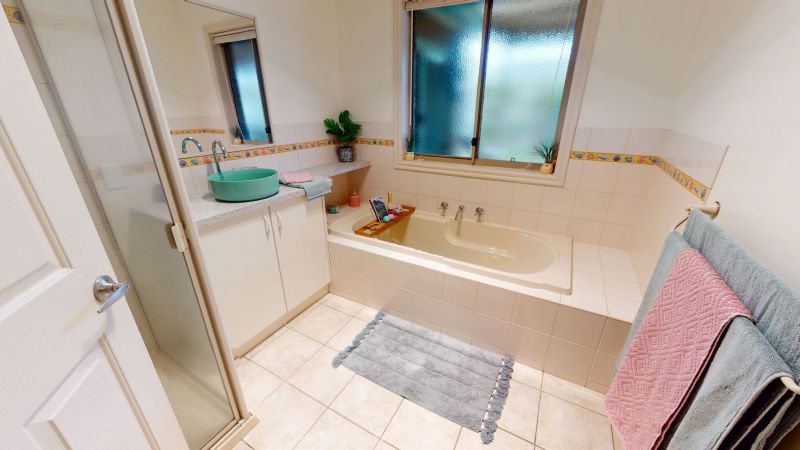 2 Argyle Crescent Lucas VIC 3350 