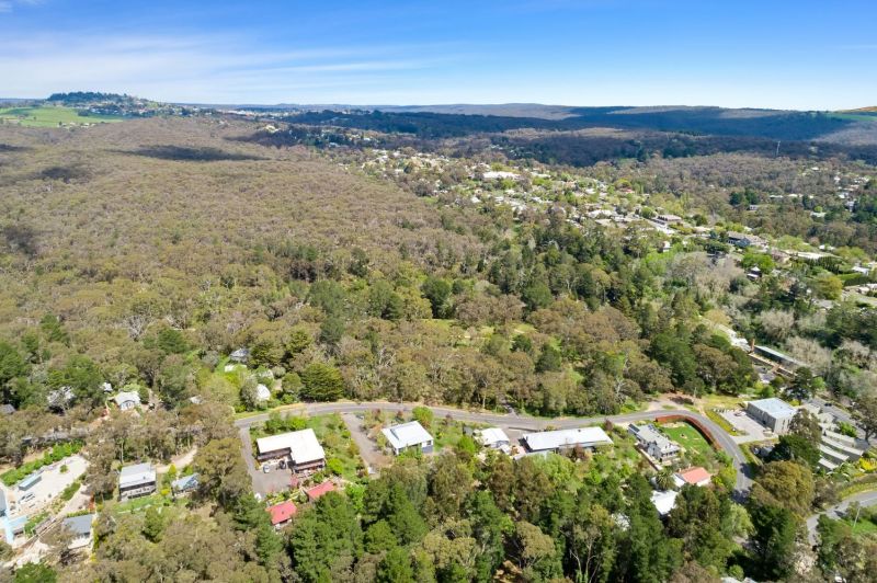 16 Forest Ave Hepburn Springs VIC 3461 