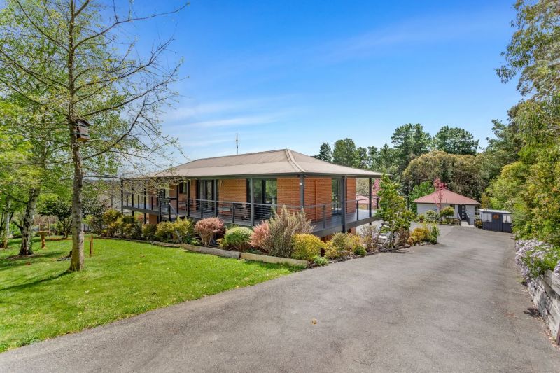 16 Forest Ave Hepburn Springs VIC 3461 