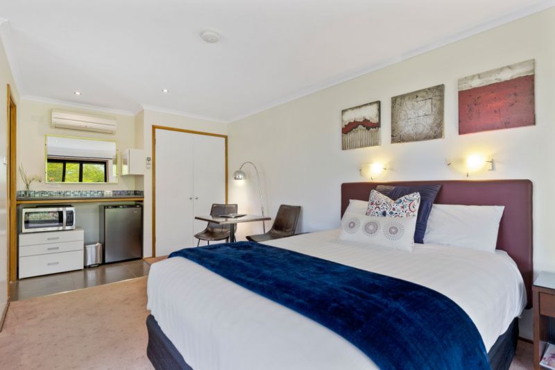 16 Forest Ave Hepburn Springs VIC 3461 